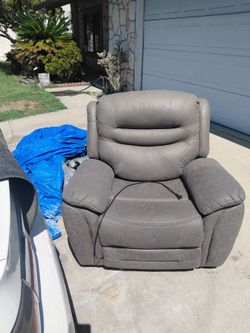 Power Recliner w/ Power Adjustable Headrest