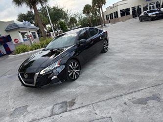 2020 Nissan Altima Black Sedan