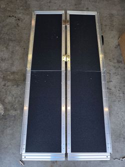 5FT Portable Aluminum Wheelchair Ramp for Home with Support Legs