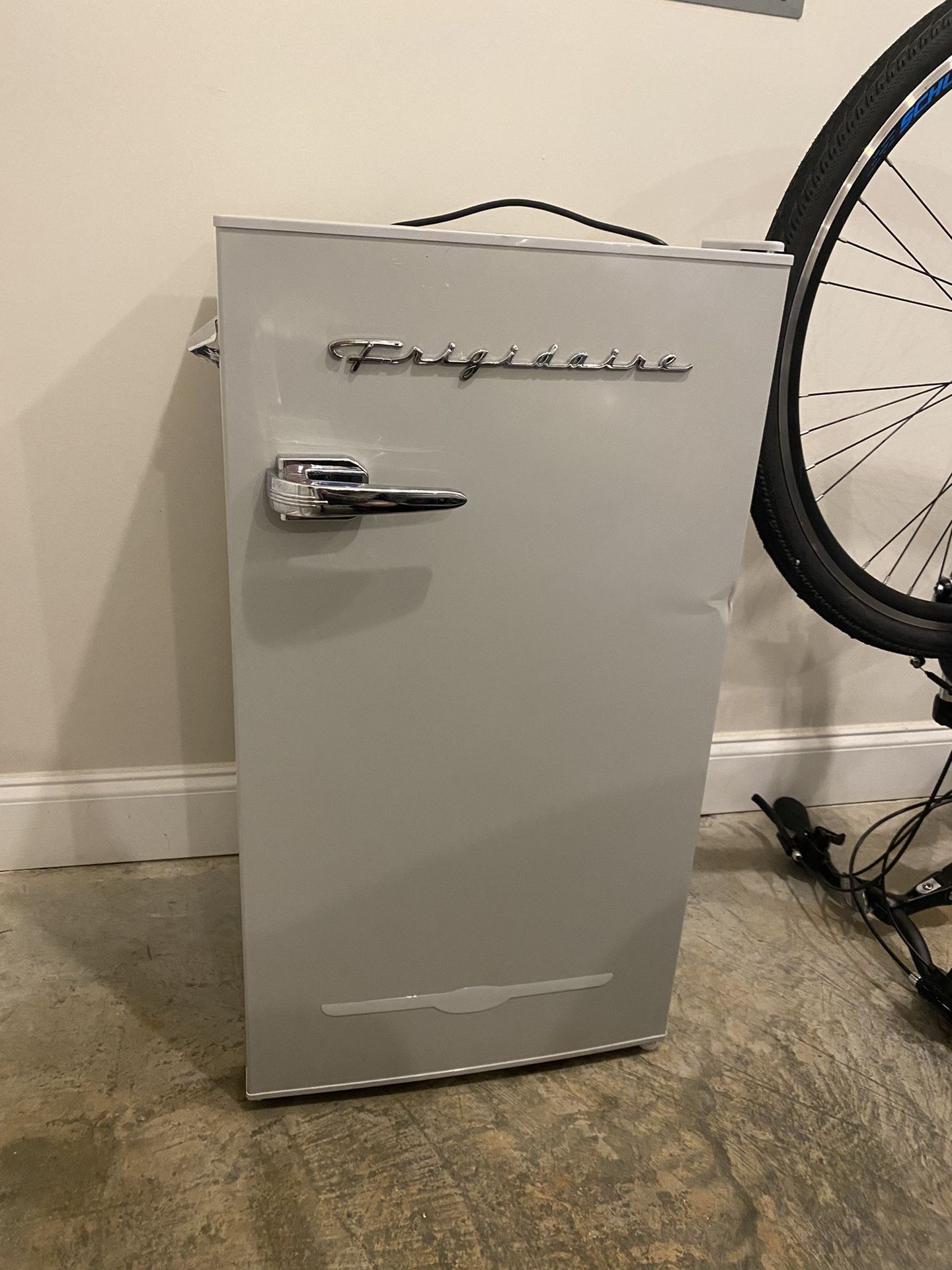 Frigidaire Retro Mini Fridge