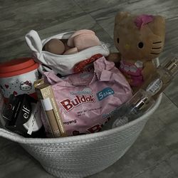 Hello kitty Basket makeup gift
