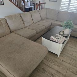 5 peice sectional sofa with chase