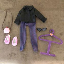 American Girl Outfit and Accessories (7 Pc)