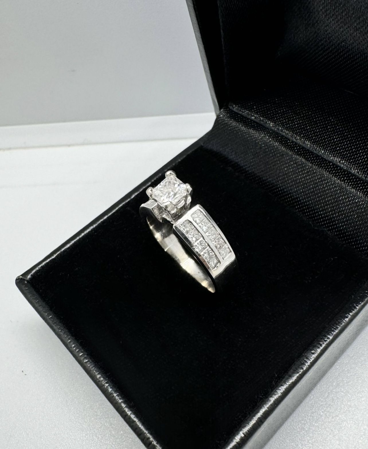 Ladies 14k White Gold Diamond Ring