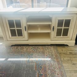 Like New Entertainment Center Tv Stand 