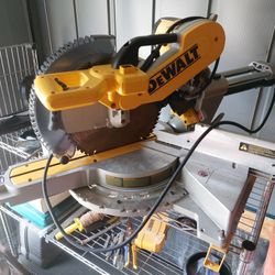 Dewalt Compound Miter Saw