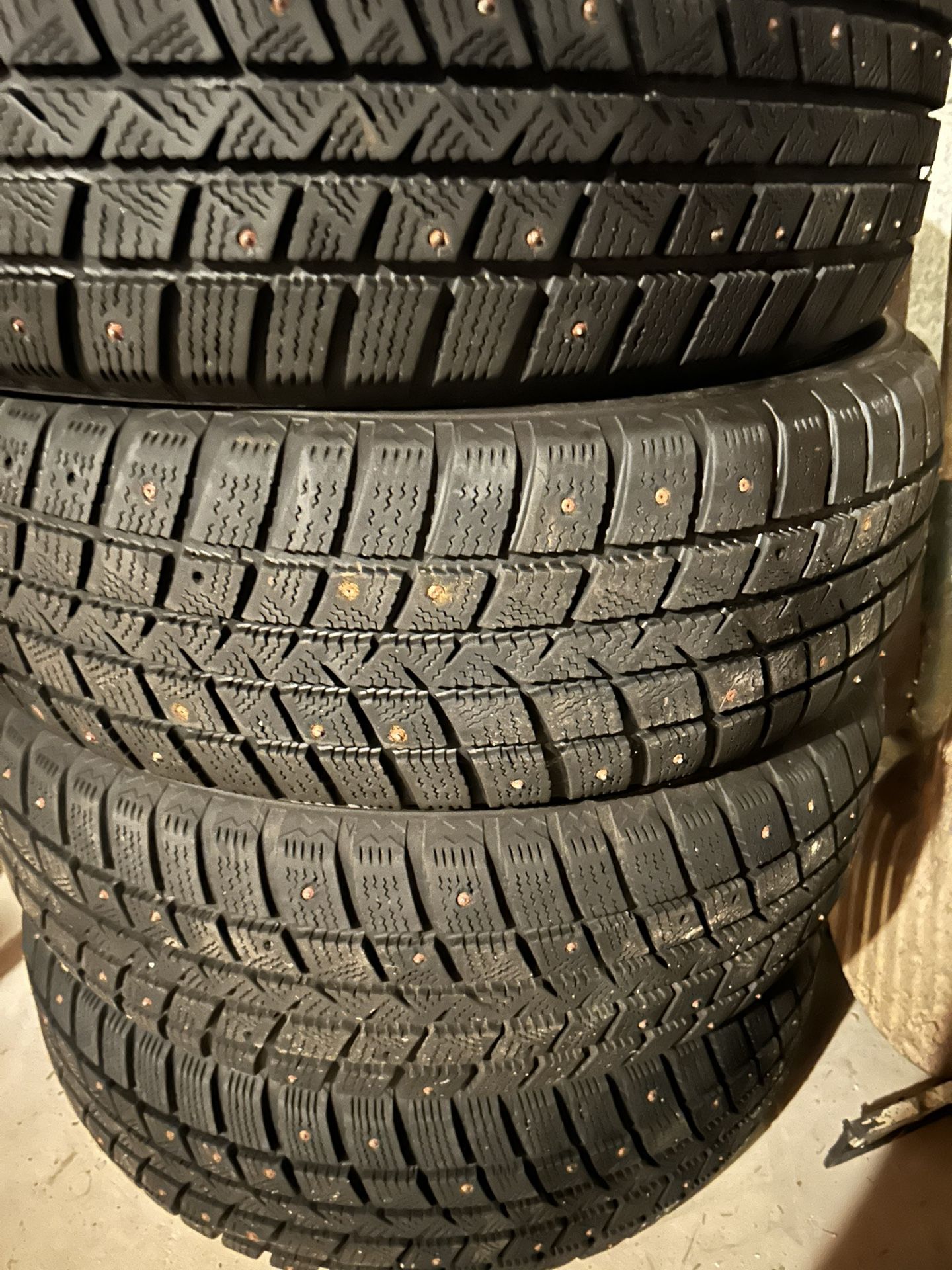 205/60/R16 Stud Snow Tires