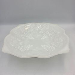 Vtg Anchor Hocking White Milk Glass Footed Scalloped Bowl Grape & Leaf Pattern