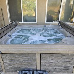 Strong Spas, G-2 Series (ca. 2017) Jacuzzi Spa Hot Tub with Jets and Lights