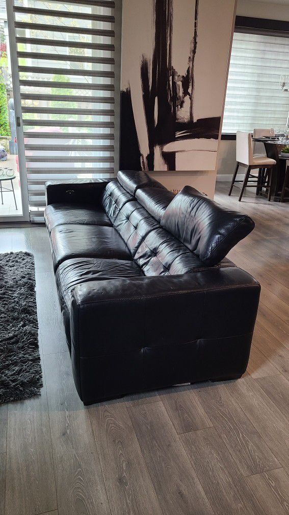 Beautiful Black Leather Sectional With Power Recliners