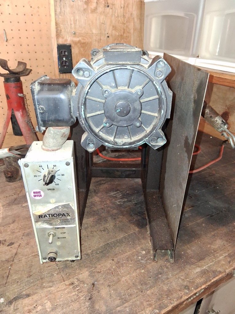 Pig Roster With Accessories 