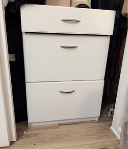 White 3 storage drawer  - I have 3 of these that I want to get rid of