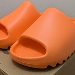 Yeezy Slides Enflame Orange Size 10,11 