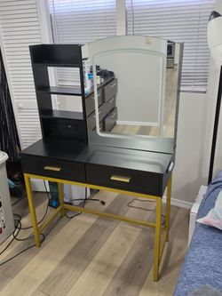 Makeup vanity