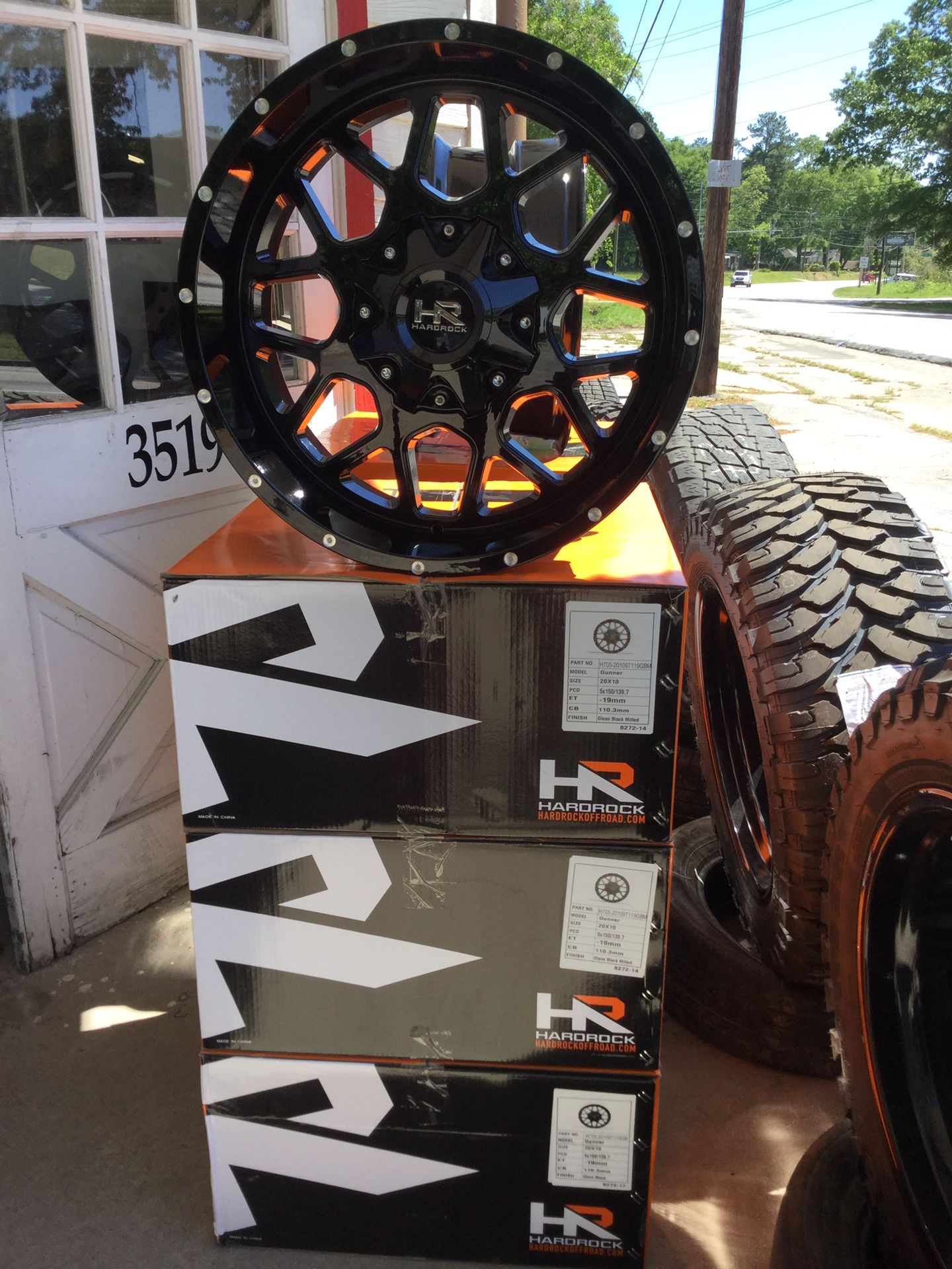 20” wheels 20x10 5x5.5 5x150 HARDROCK GLOSS BLACK and 20” tires 33x12-50-20 COMFORSER CF3000 M/T ALL NEW FIT Toyota Tundra and Dodge Ram