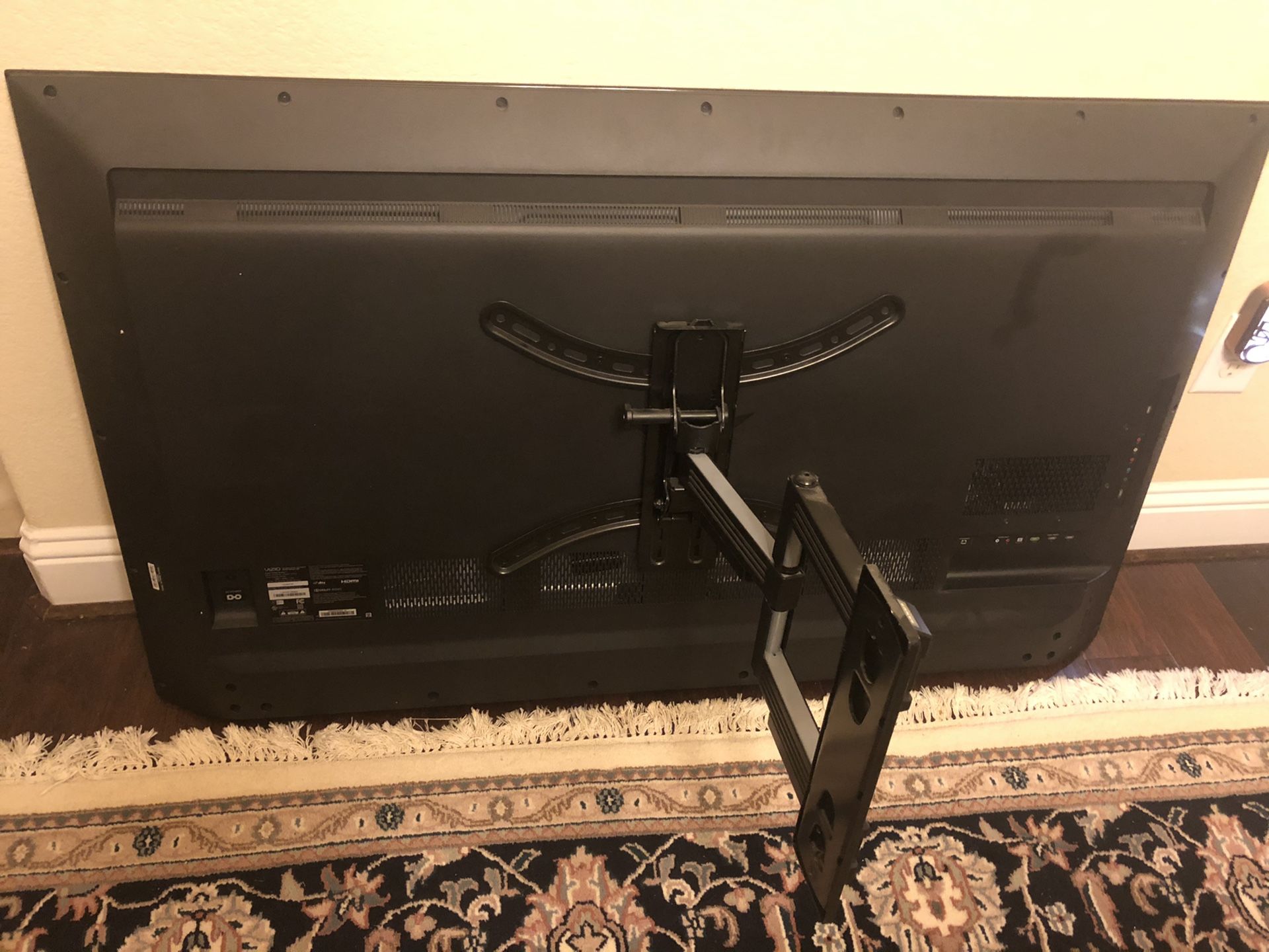 TV 65 inch with wall mount Vizio M series for Sale in Katy, TX OfferUp