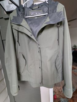 New & Never Worn EDDIE BAUER Army Green Women's High Quality Sz M Rain Jacket $20!