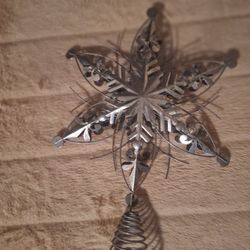 CHRISTMAS  TREE STAR/ NEW SILVER  METAL LG.