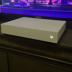 Xbox One Slim 