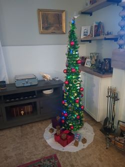 4 Ft Pop Up Tinsel Tree