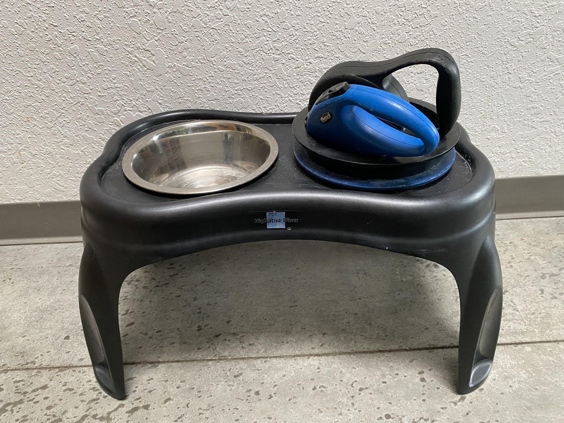 [Free] Raised Pet Bowl Stand | Bowls | Retractable Leashes