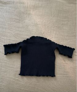 Black crop top