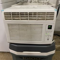 GE Window Air Conditioner Model AHTE06AAQ3 6000BTU 115 Volts Mfg Date 3/2021