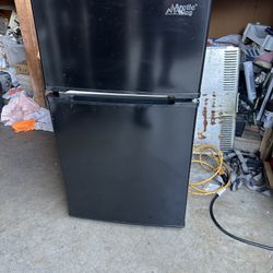 Mini Refrigerator Arctic  King