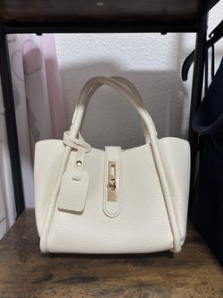 woman leather handbag/purse