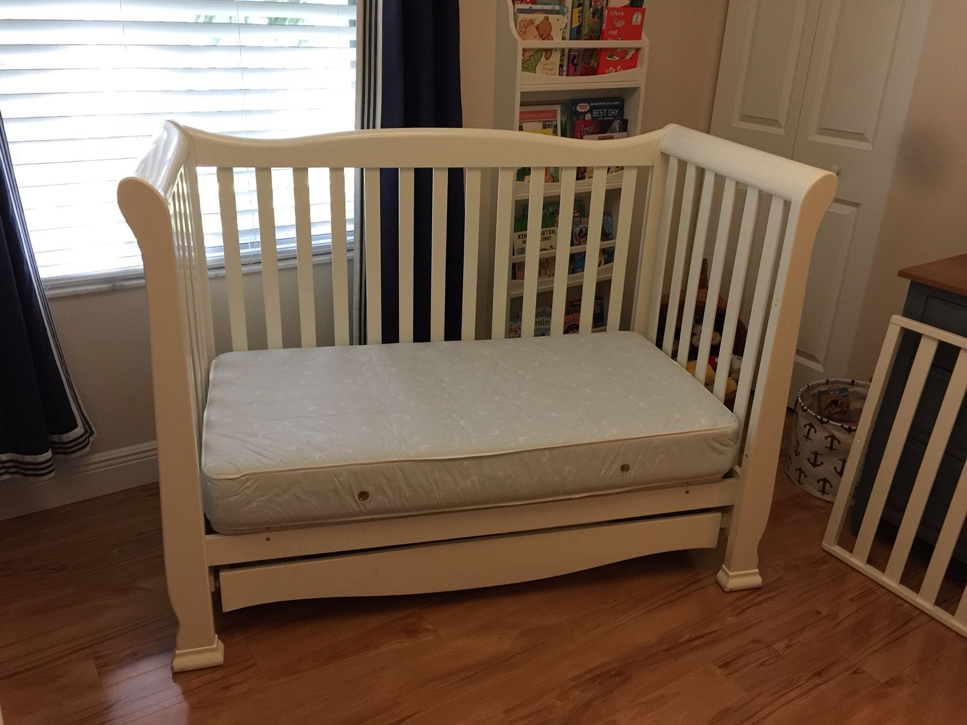 Bellini Alexander Crib with mattress for Sale in Palmetto Bay, FL OfferUp