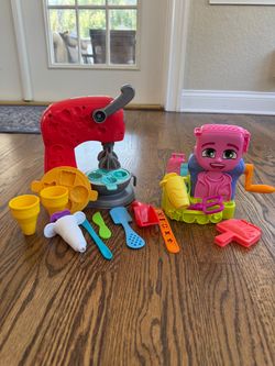 Play-Doh Kitchen & Styling Playset Bundle
