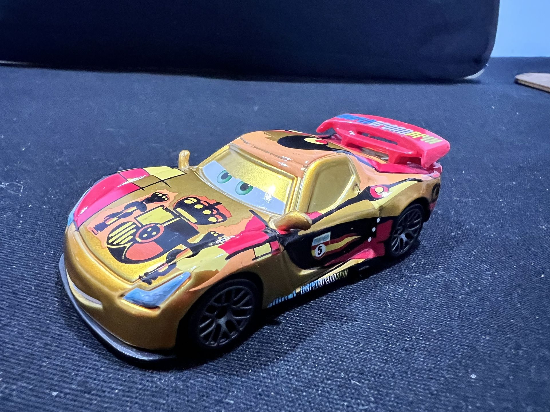 DISNEY PIXAR CARS - MIGUEL CAMINO GOLD CAR 1:55 DIECAST