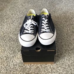 Men size 10  Converse CHUCK 2 Discontinued style
