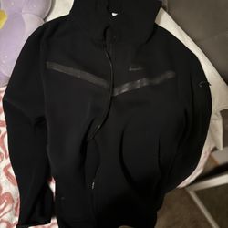 LARGE BLACK NIKE TECH JACKET