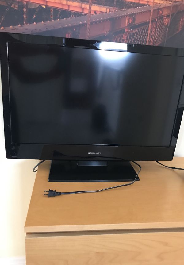 Emerson LC320EM2 32" LCD Television 720p 60Hz for Sale in Cape Coral