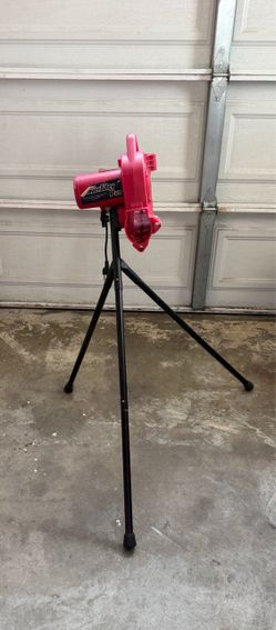 Youth pitching machine