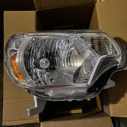 12-15 Tacoma Headlight