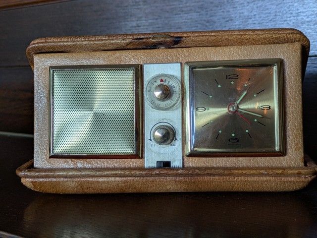 Vintage 1960s Endura or Atomic Electro Brand Solid State Radio Alarm Clock??  Made in Japan. Push Button folds out for display. Portable.