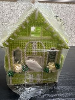 Green house tissue holder