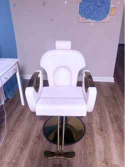 Like New ~reclining styling chair