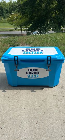 Grizzly 40 Bud Light Seltzer Cooler (retail $319)