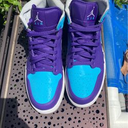 Retro Jordan 1s Hornets 