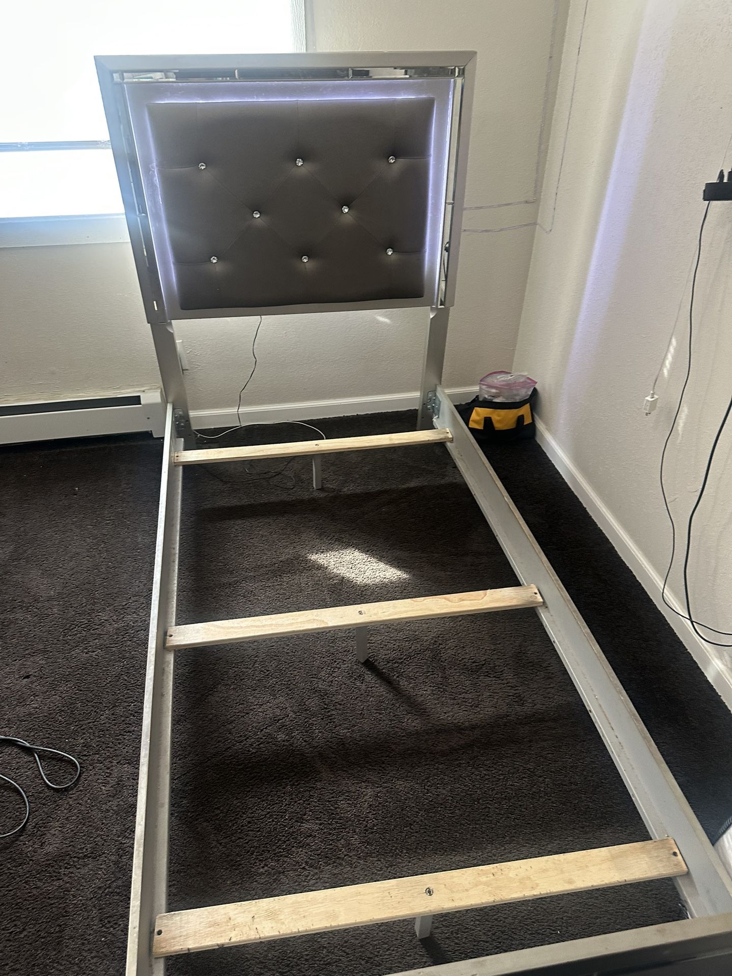 Twin size bed with led lighs