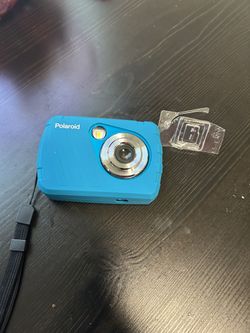 Waterproof camera and (2) 64gb sd cards