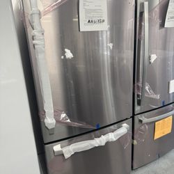 33 Inches Wide 25 Cu.ft Bottom Freezer Refrigerator With Ice Maker 