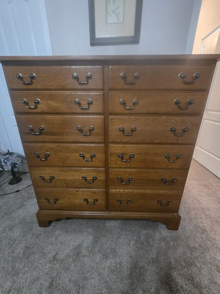 Keller Solid Oak Dresser With 10 Drawers