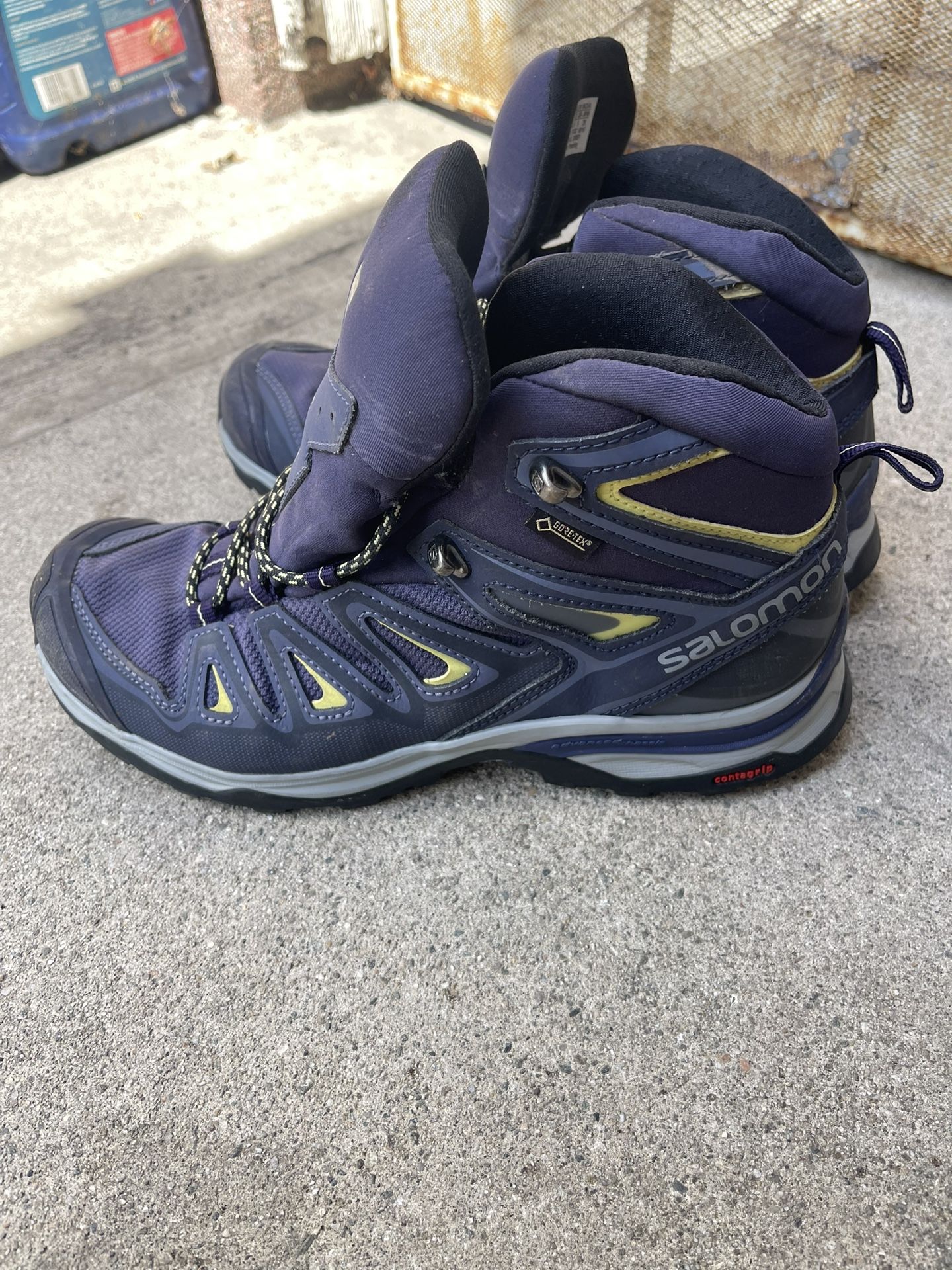 Women’s Salomon hiking Boots Size 9
