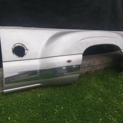 Eight Foot Dually Bed Side Cracked In Bottom Can Be Plastic Welded