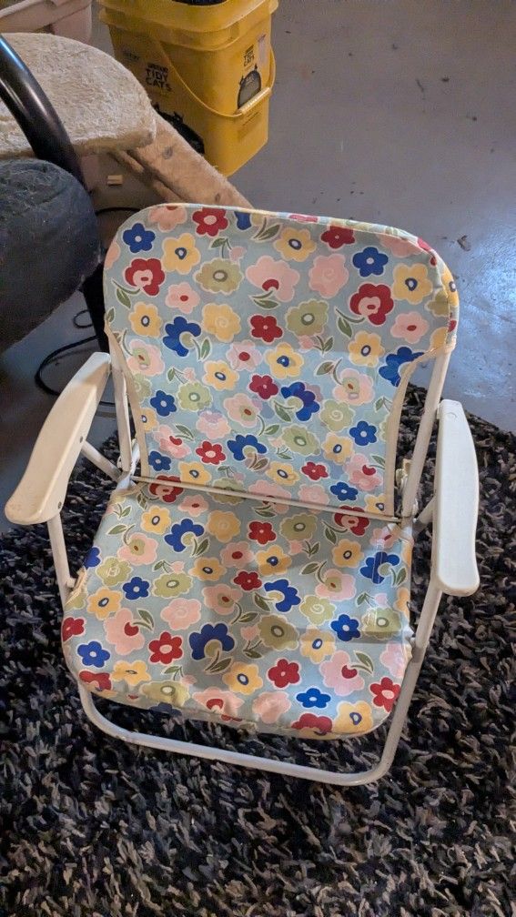 Toddler AND infant folding beach/pool chairs! Set of 2