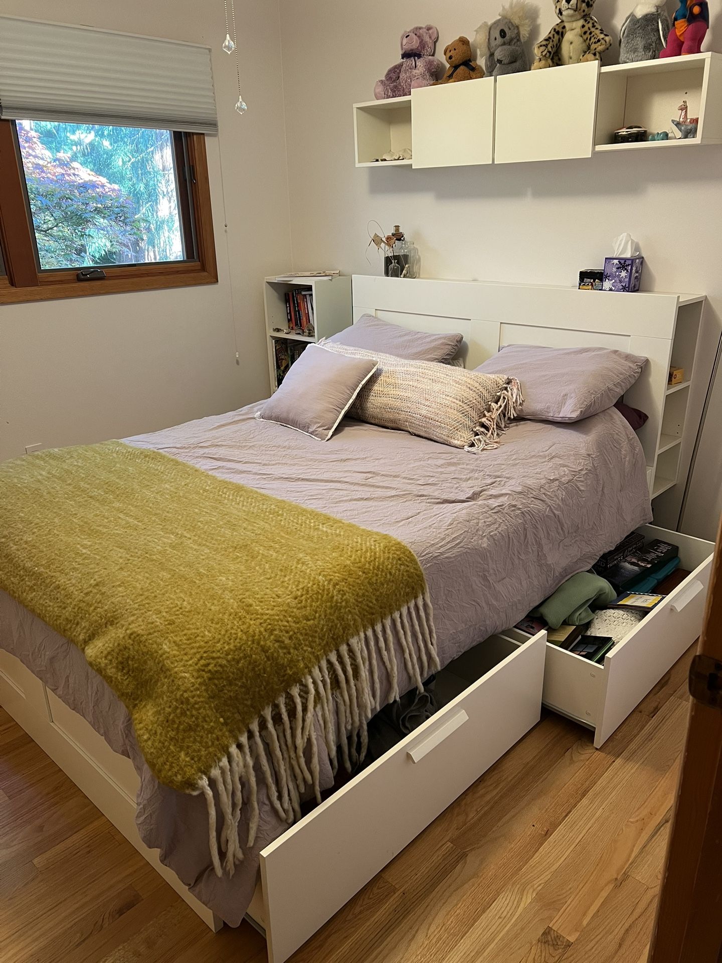 Girl’s queen bed w/underbed drawers -- Great condition -- Ikea Brimnes